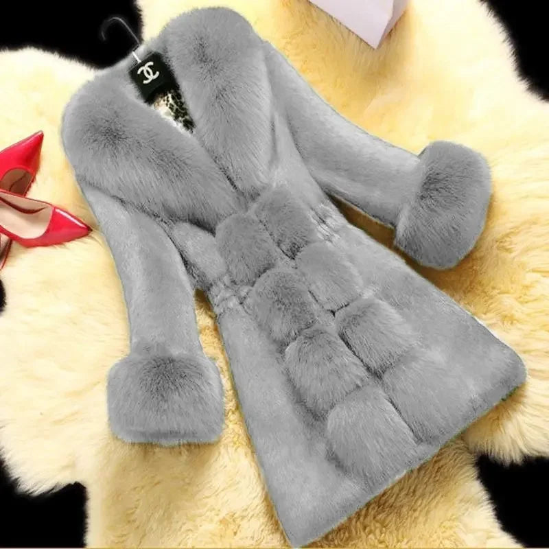 Cappotto Invernale da Donna con Collo in Pelliccia Sintetica — Lungo, Elegante e Caldo