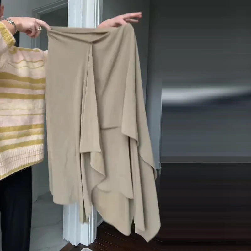 Completo da donna a due pezzi tinta unita con top a collo alto a maniche corte e gonna lunga asimmetrica drappeggiata a trapezio, outfit casual estivo da donna 2026