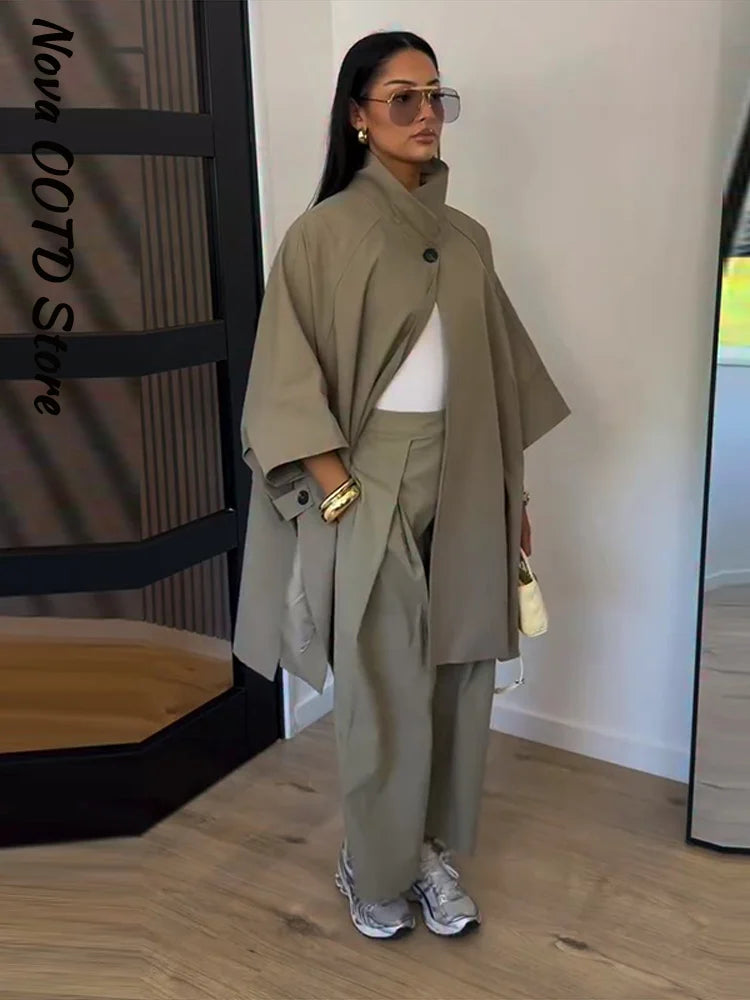Completo Coordinato da Donna: Camicia con Risvolto Monopetto e Spacco, Pantaloni con Tasche Pieghettate - Nuovi Outfit Casual Primavera Estate 2026