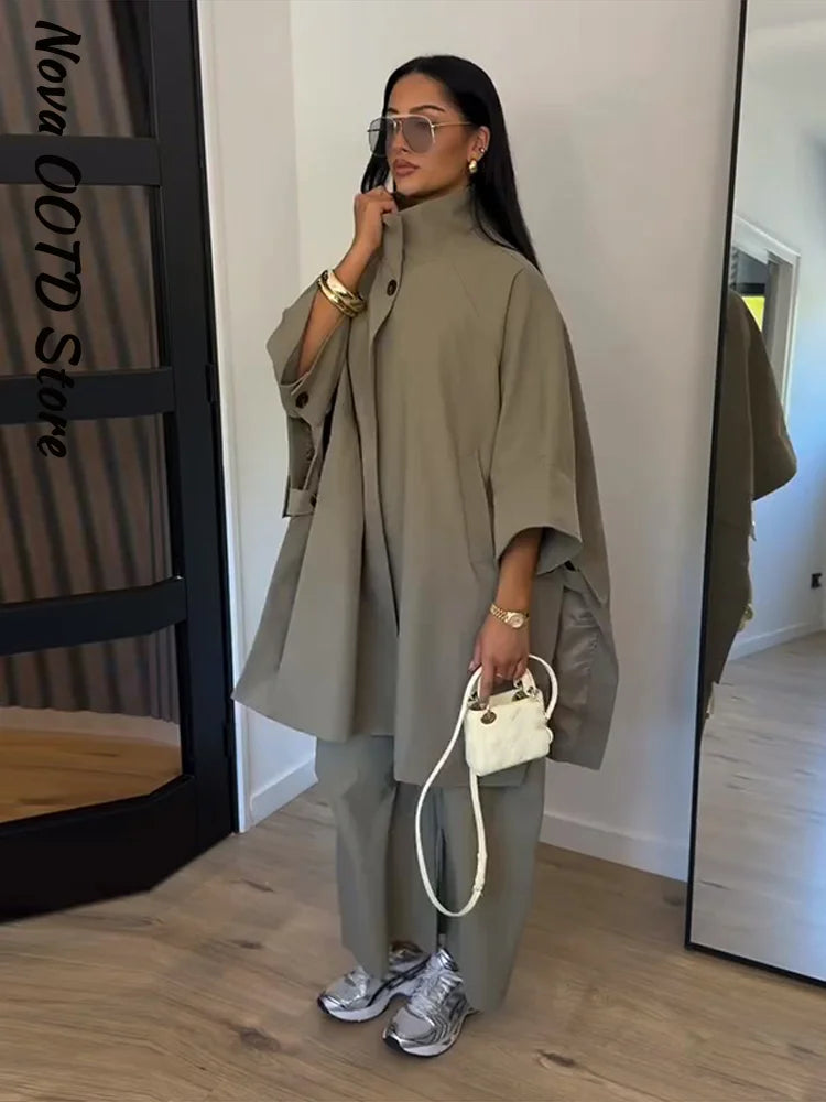 Completo Coordinato da Donna: Camicia con Risvolto Monopetto e Spacco, Pantaloni con Tasche Pieghettate - Nuovi Outfit Casual Primavera Estate 2026