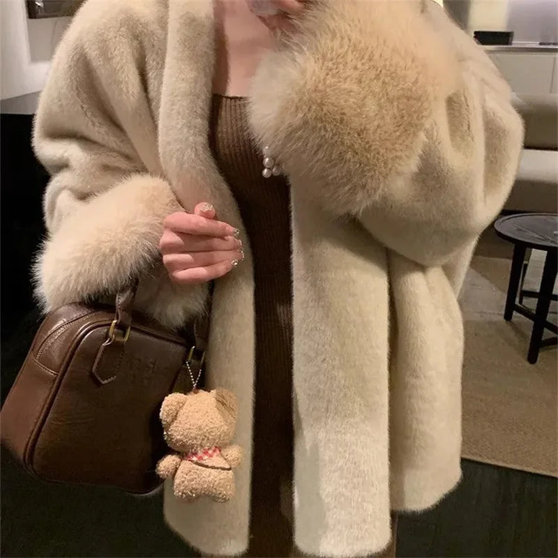 Cappotto in Pelliccia Sintetica – Stile Mondano