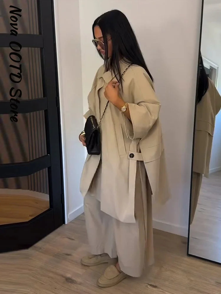 Completo Coordinato da Donna: Camicia con Risvolto Monopetto e Spacco, Pantaloni con Tasche Pieghettate - Nuovi Outfit Casual Primavera Estate 2026