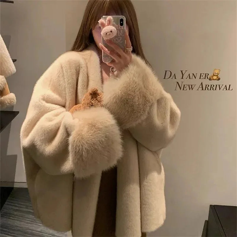 Cappotto in Pelliccia Sintetica – Stile Mondano