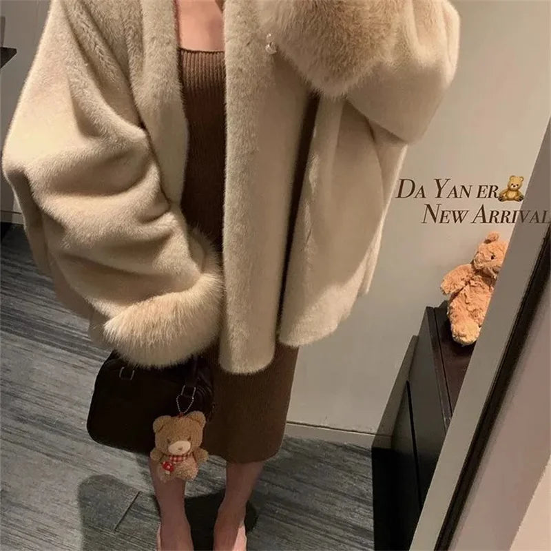 Cappotto in Pelliccia Sintetica – Stile Mondano
