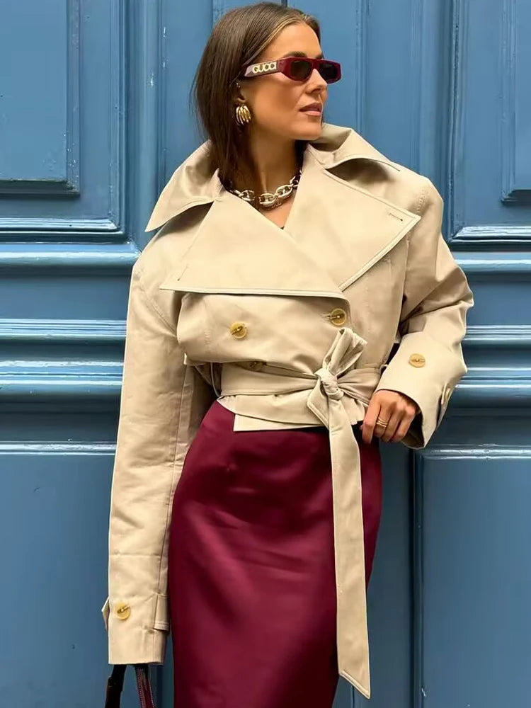 Trench Coat Doppiopetto con Cintura – Stile Britannico