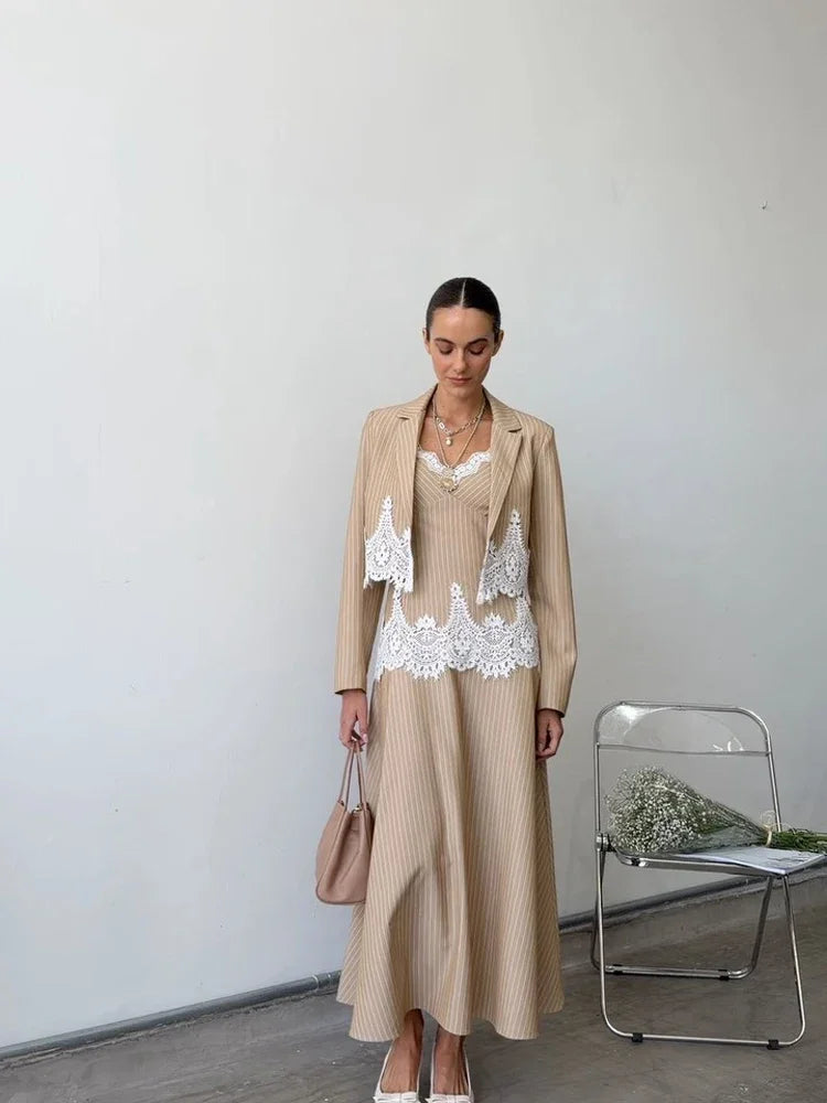 Elegante Completo a 3 Pezzi con Inserti in Pizzo a Righe, Top a Bretelle Chic, Blazer Corto e Gonna Lunga, Set da Donna 2026 per Lavoro e Feste