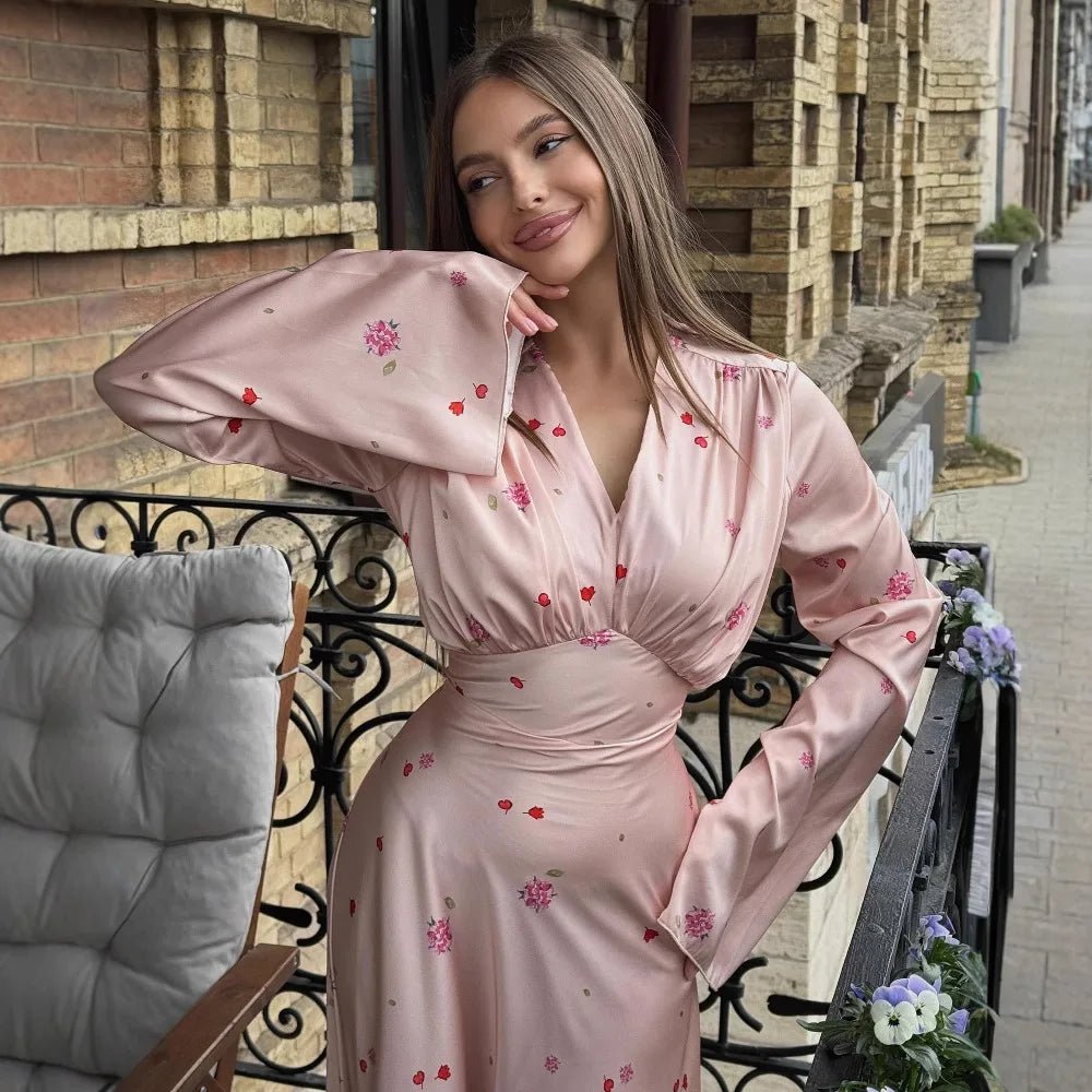 Abito Lungo in Raso con Lace-Up e Scollo a V – Slim, Pieghettato, Autunno - Veyla