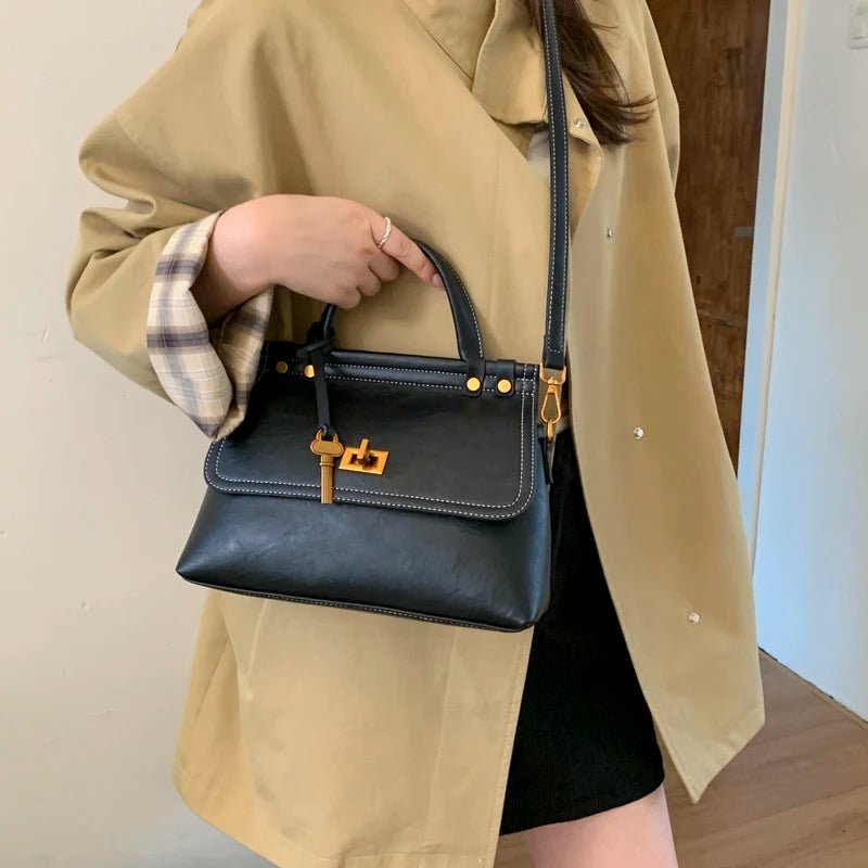 Borsa a Mano Retrò in Finta Pelle Scamosciata con Patta – 4 Colori - Veyla