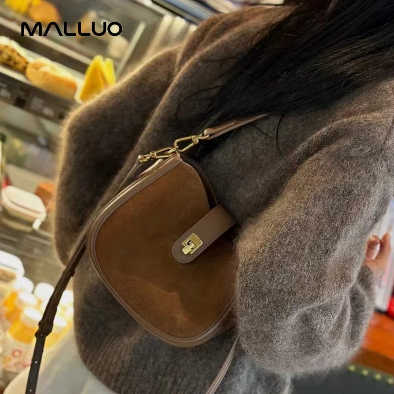 Borsa a Tracolla Mezzaluna in Vera Pelle di Vacchetta - Veyla