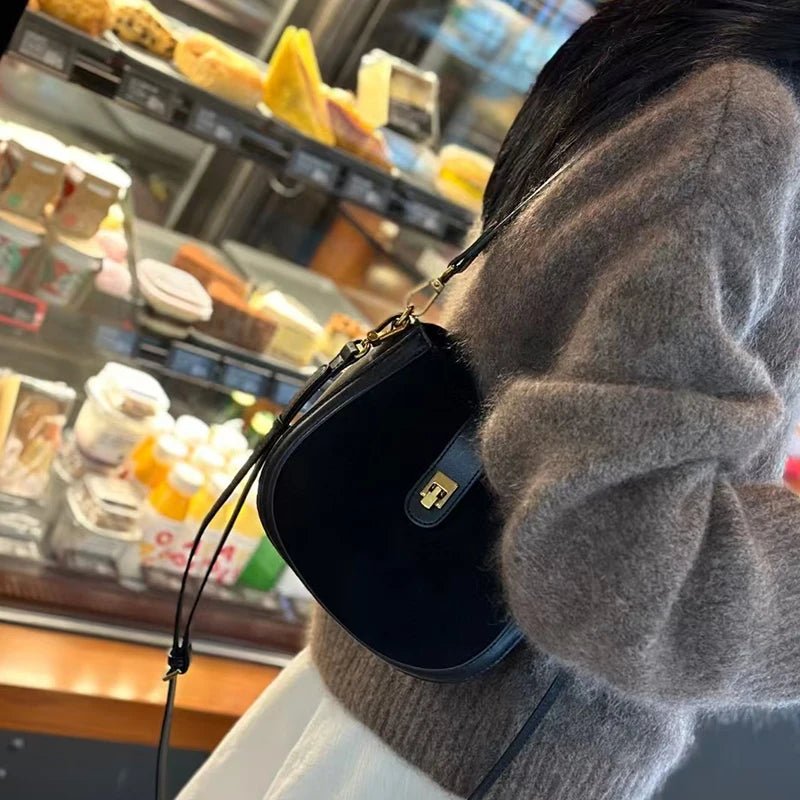 Borsa a Tracolla Mezzaluna in Vera Pelle di Vacchetta - Veyla