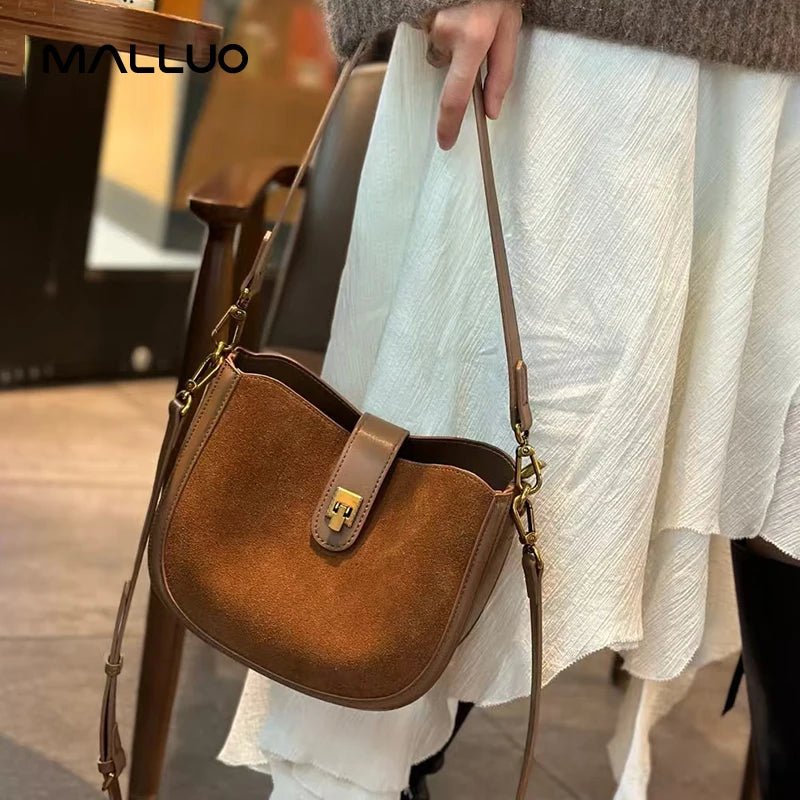 Borsa a Tracolla Mezzaluna in Vera Pelle di Vacchetta - Veyla