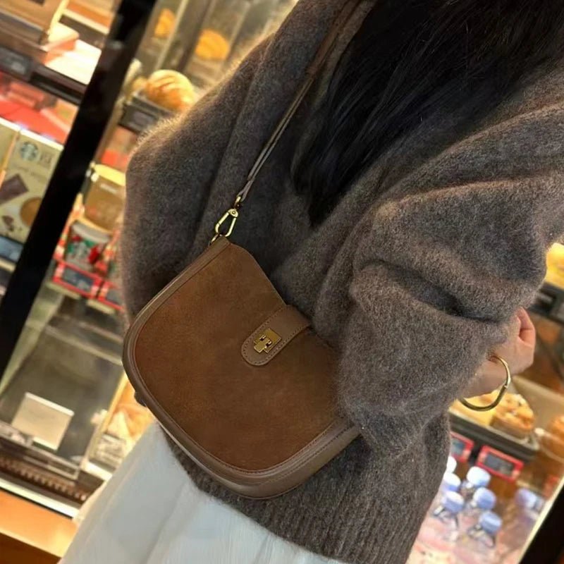Borsa a Tracolla Mezzaluna in Vera Pelle di Vacchetta - Veyla