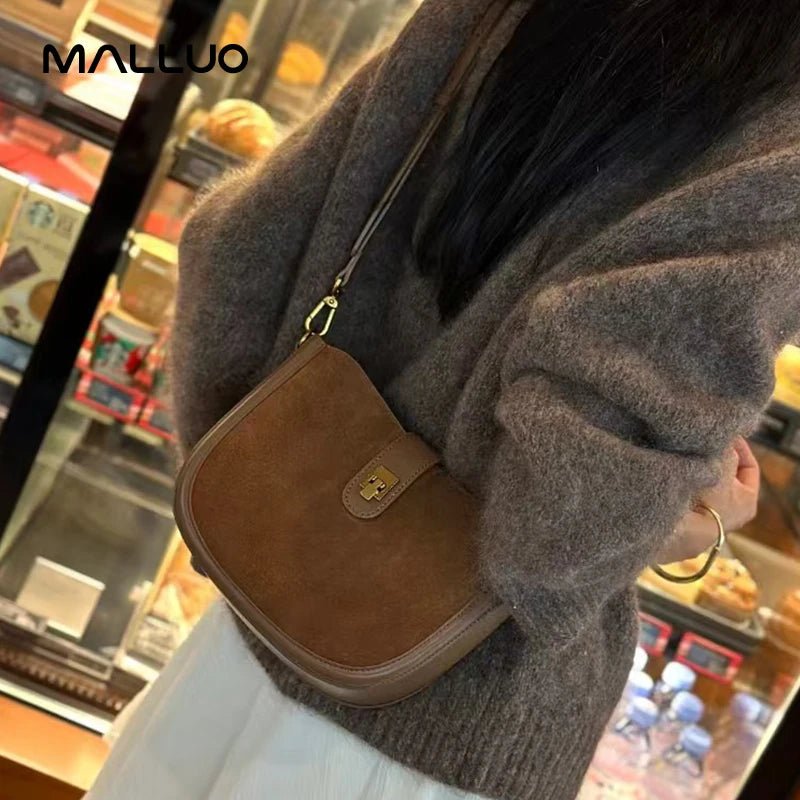 Borsa a Tracolla Mezzaluna in Vera Pelle di Vacchetta - Veyla
