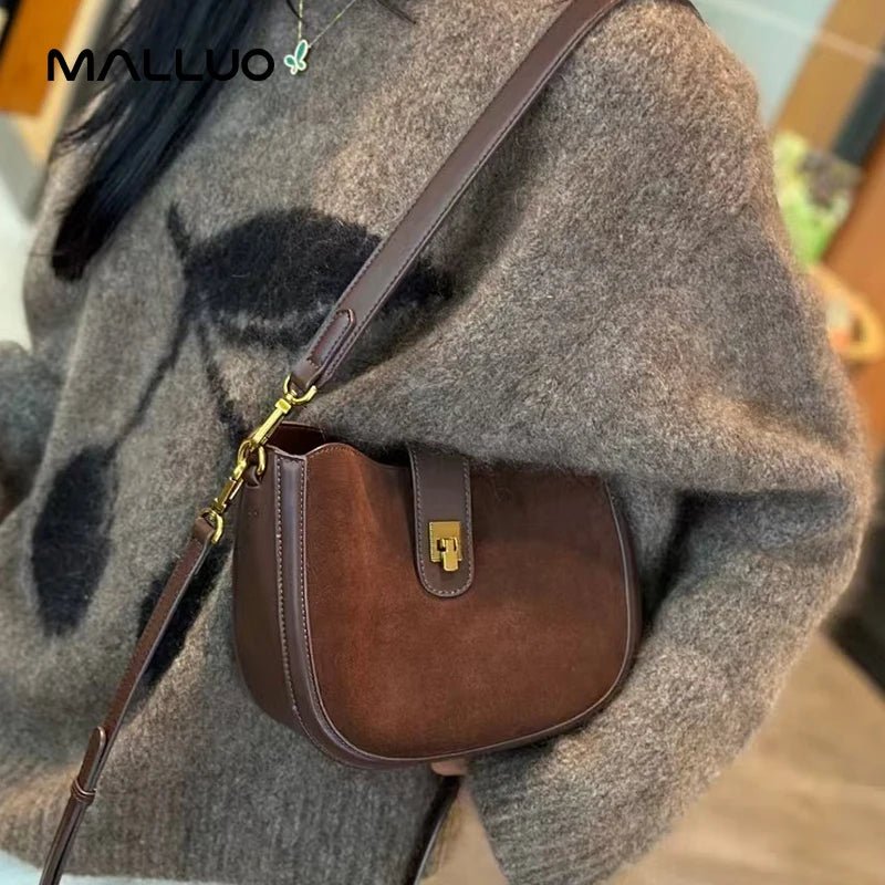 Borsa a Tracolla Mezzaluna in Vera Pelle di Vacchetta - Veyla