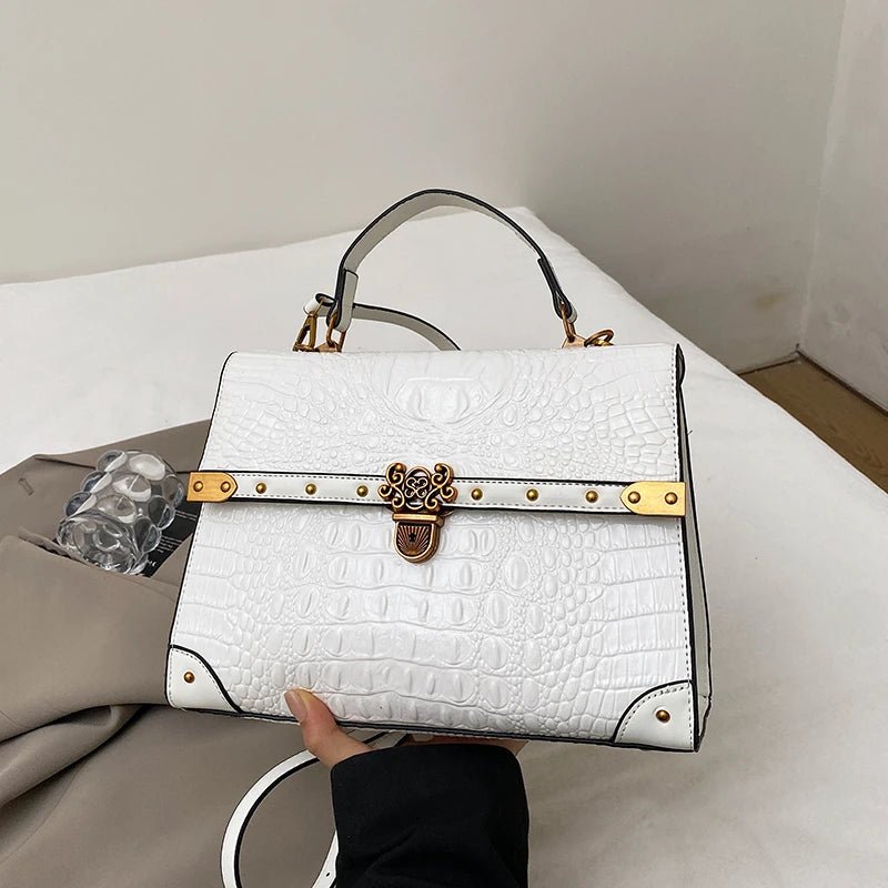 Borsa a Tracolla Quadrata Viola in Ecopelle – Design Classico - Veyla