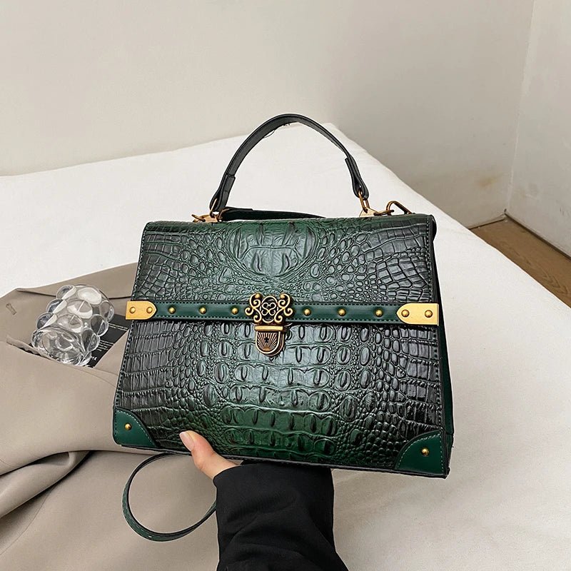 Borsa a Tracolla Quadrata Viola in Ecopelle – Design Classico - Veyla