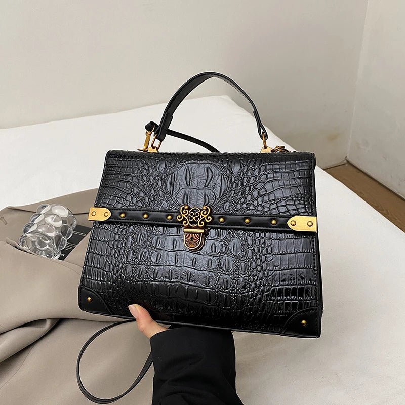 Borsa a Tracolla Quadrata Viola in Ecopelle – Design Classico - Veyla