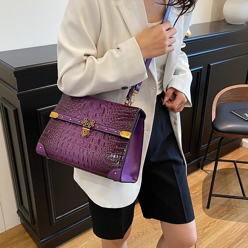 Borsa a Tracolla Quadrata Viola in Ecopelle – Design Classico - Veyla