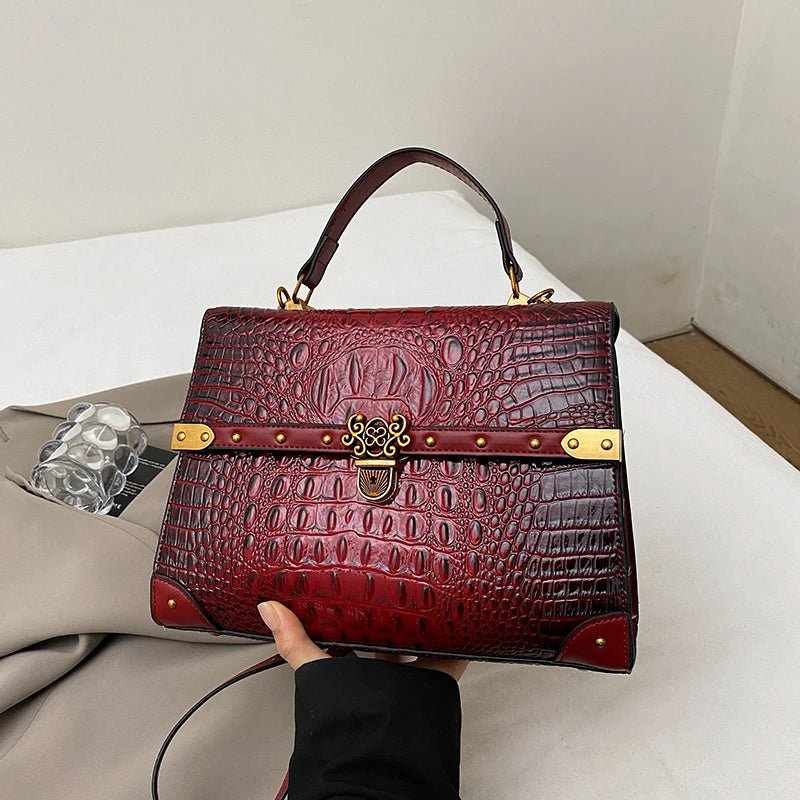 Borsa a Tracolla Quadrata Viola in Ecopelle – Design Classico - Veyla