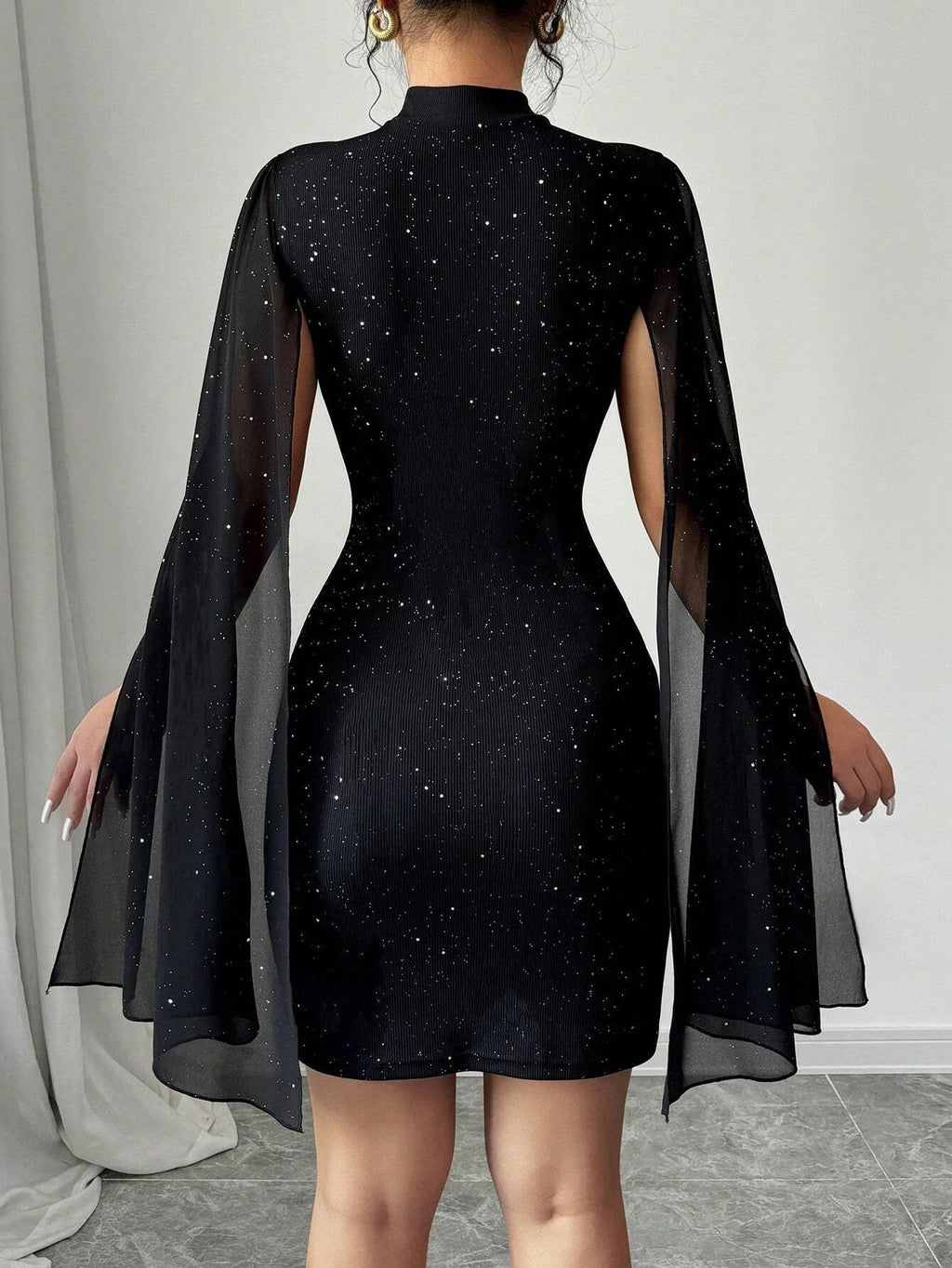 Mini Abito con Maniche a Mantella e Paillettes – Senza Spalline, Club & Party - Veyla
