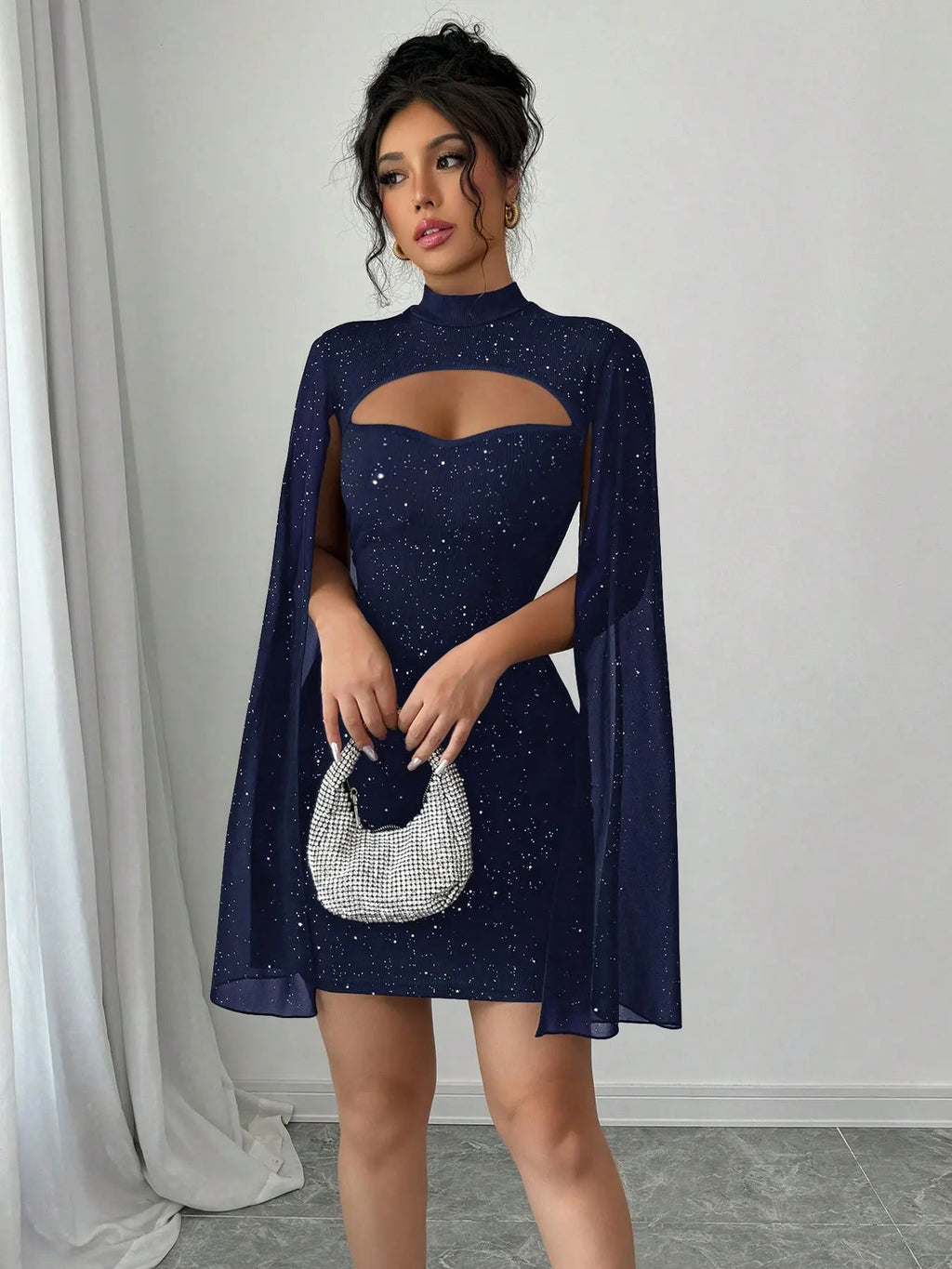 Mini Abito con Maniche a Mantella e Paillettes – Senza Spalline, Club & Party - Veyla