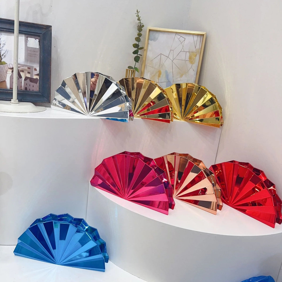 Mini Borsa da Sera a Forma di Luna in Acrilico – Clutch Rigida con Tracolla - Veyla