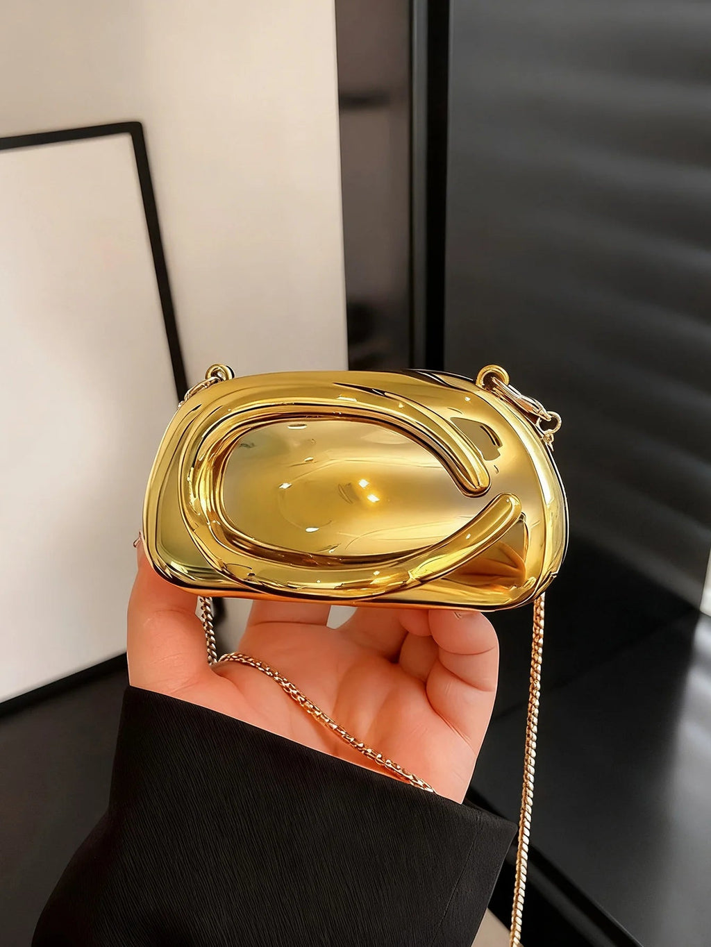 Mini Pochette Minaudière in Acrilico con Catena Dorata – Da Sera - Veyla